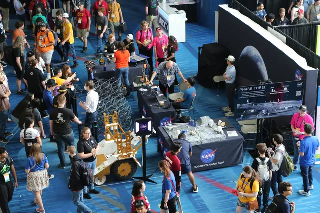 Роботи для Місяця: NASA показала план Moon Base на чемпіонаті з робототехніки